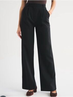 Abercrombie & Fitch Sloane Lightweight
Tailored Pant